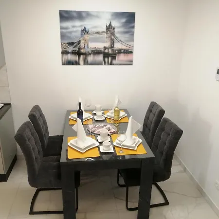 Luxury Queen Apartment